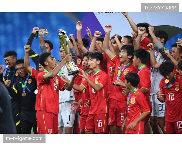 中国足球U军团迎战国际强队，新星闪耀展现无限潜力