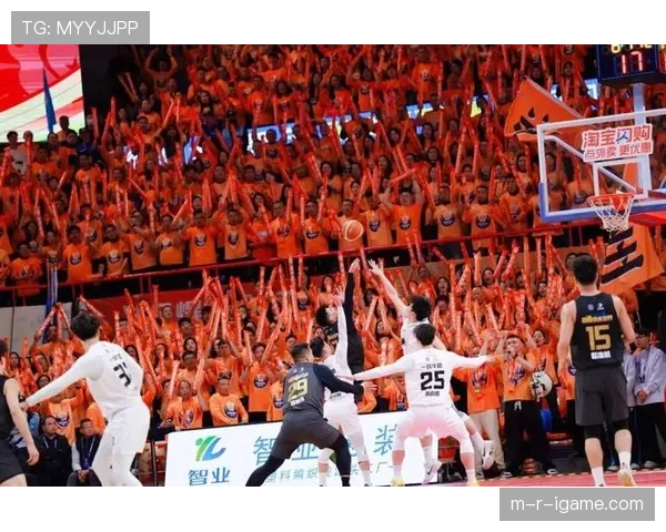 亨利经典瞬间再现绿茵场，传奇巨星重返赛场点燃球迷热情