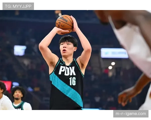 亚当斯在英超首战中表现稳健，助力球队取得关键胜利