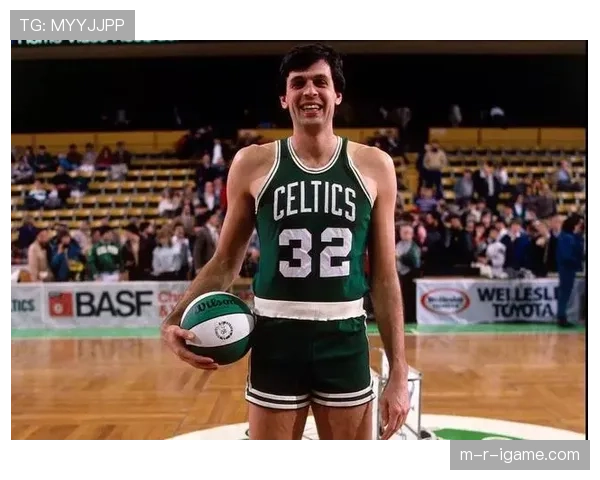 米卡尔·布里奇斯利用无球切入拉开空间提升防守回合效率