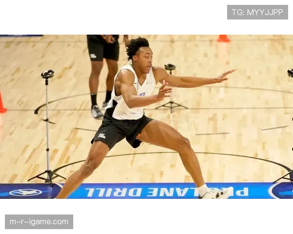 卡瓦尼训练完顺手把健身房买了？