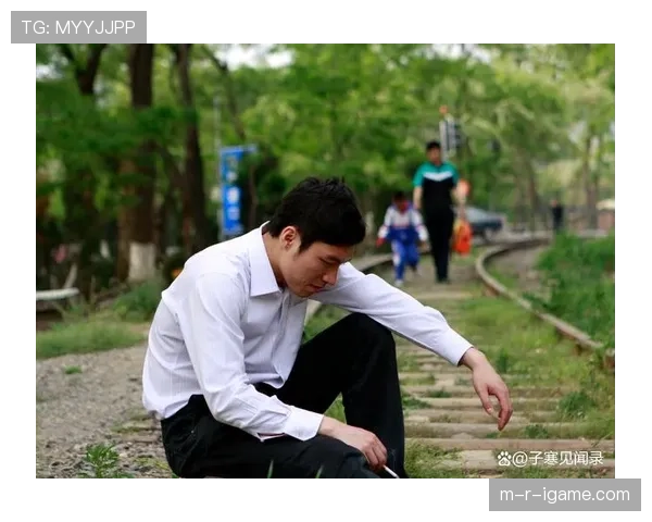 练俊杰穿拖鞋去买夜宵，手上那块表亮得像张账单，我的人设崩了