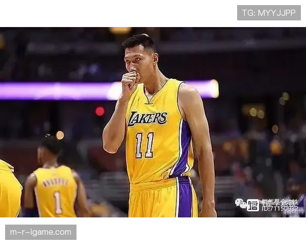 费钰婷训练间隙穿这么豪，普通球迷直接怀疑身份了吧？